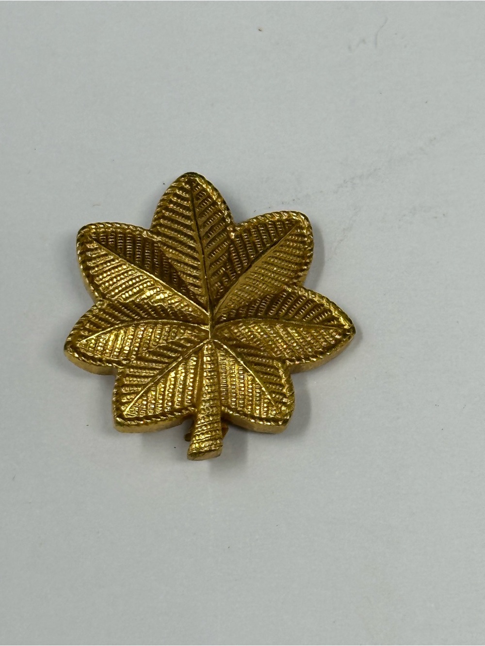 Vintage Authentic US Army Major Rank Insignia Pin Back Gold Tone Oak Leaf C8
